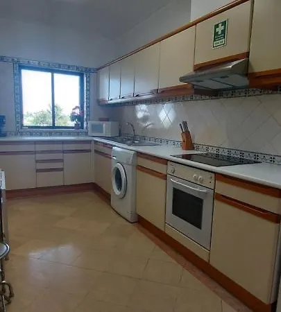 Jeannie's Oura Estrela Apartment *