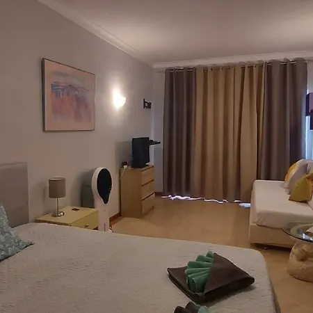 Jeannie's Oura Estrela