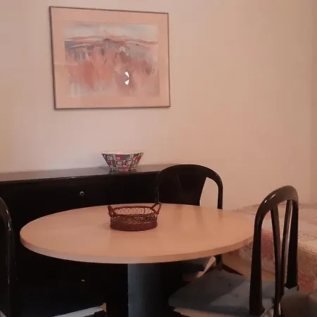 Jeannie's Oura Estrela Apartment *