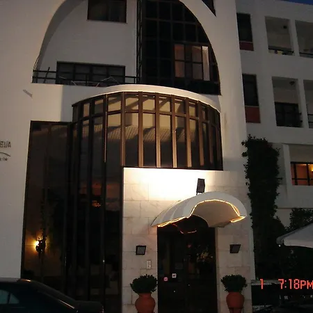 Jeannie's Oura Estrela Apartment